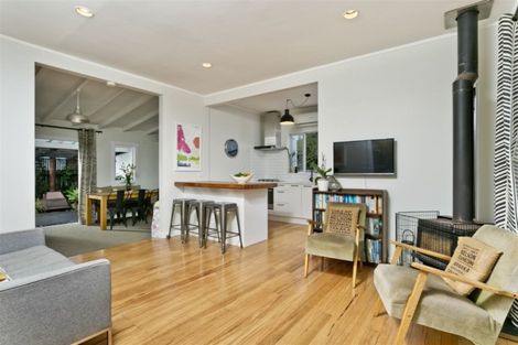 Photo of property in 2/98 Eversleigh Road, Belmont, Auckland, 0622