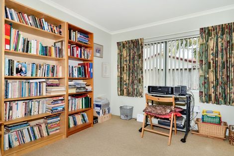 Photo of property in 9 Freestone Place, Henderson, Auckland, 0612