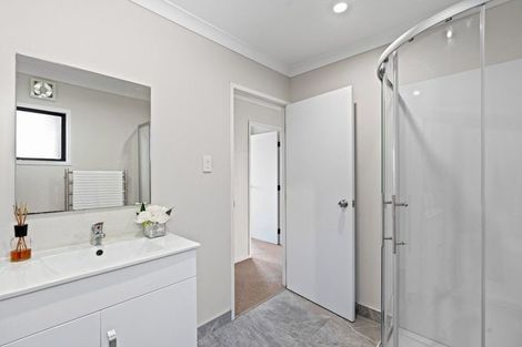 Photo of property in 9 Sungrove Rise, Sunnyvale, Auckland, 0612