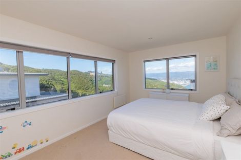 Photo of property in 27 Tamworth Crescent, Newlands, Wellington, 6037