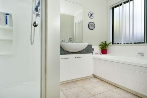 Photo of property in 9 Freestone Place, Henderson, Auckland, 0612