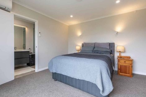 Photo of property in 33 Belgrove Drive, Waipukurau, 4200