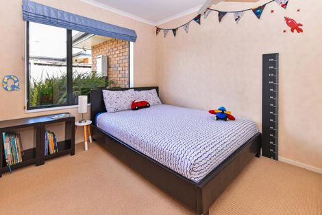 Photo of property in 28 Blackwood Drive, Wattle Downs, Auckland, 2103