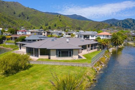 Photo of property in 291a Waikawa Road, Waikawa, Picton, 7220
