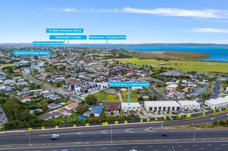 Photo of property in 32c Titoki Street, Te Atatu Peninsula, Auckland, 0610