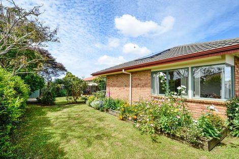 Photo of property in 9 Freestone Place, Henderson, Auckland, 0612