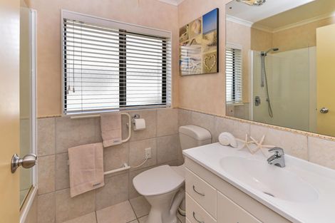 Photo of property in 28 Blackwood Drive, Wattle Downs, Auckland, 2103