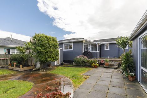 Photo of property in 10 Saint Albans Avenue, Hokowhitu, Palmerston North, 4410