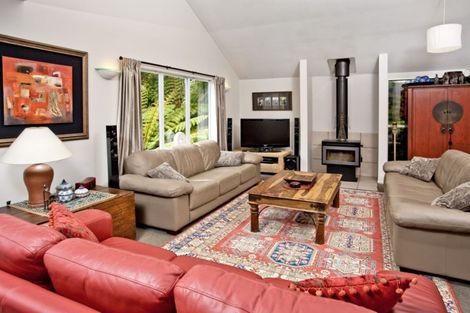 Photo of property in 154 Chelsea View Drive, Chatswood, Auckland, 0626