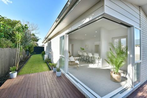 Photo of property in 17a Hatton Road, Orewa, 0931