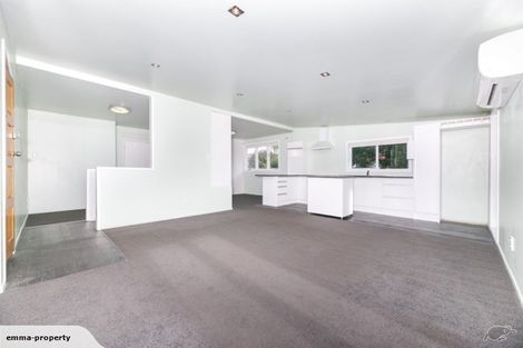 Photo of property in 5 Henderson Valley Road, Henderson, Auckland, 0612