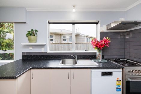Photo of property in 33 Rhodes Drive, Kelvin Grove, Palmerston North, 4414