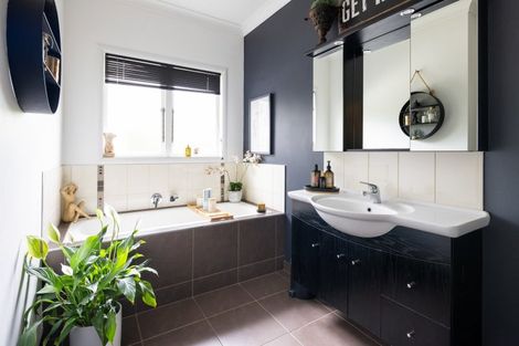 Photo of property in 27 Alfred Street, Fairfield, Hamilton, 3214