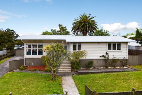 Photo of property in 23 Patts Avenue, Glendene, Auckland, 0602