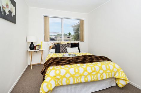 Photo of property in 2 Navigator Place, Papatoetoe, Auckland, 2025