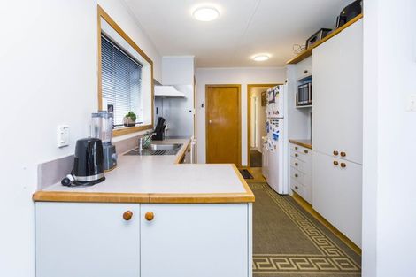 Photo of property in 28 Vista Crescent, Maoribank, Upper Hutt, 5018