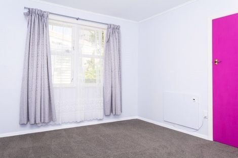 Photo of property in 38 Lyndfield Lane, Newlands, Wellington, 6037
