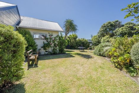Photo of property in 36 Freyberg Crescent, Waikanae Beach, Waikanae, 5036