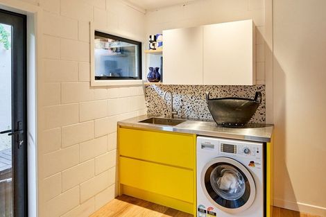 Photo of property in 85 Muritai Road, Eastbourne, Lower Hutt, 5013