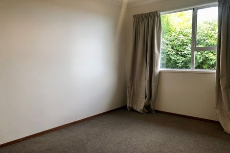 Photo of property in 4a Lavery Place, Sunnynook, Auckland, 0632