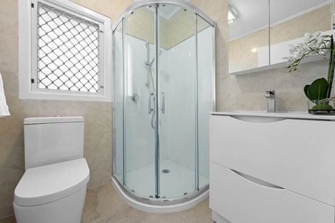 Photo of property in 100 Gossamer Drive, Pakuranga Heights, Auckland, 2010