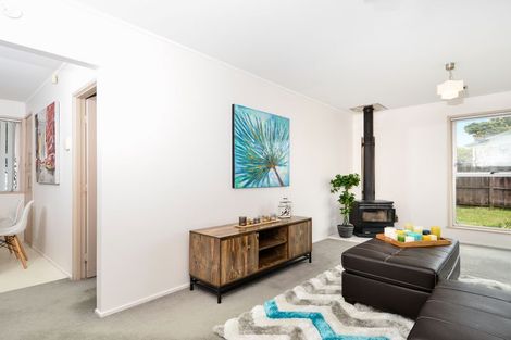 Photo of property in 85 Farquhar Road, Glendene, Auckland, 0602