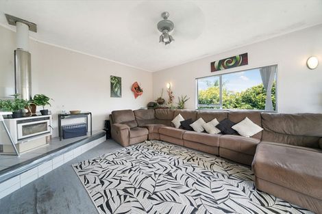 Photo of property in 3 Hillary Heights Avenue, Glendene, Auckland, 0602
