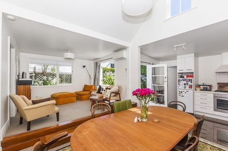 Photo of property in 5 Stafford Street, Mount Victoria, Wellington, 6011