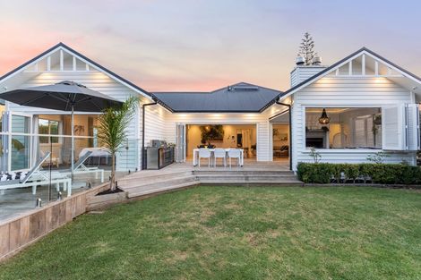 Photo of property in 43 Kent Terrace, Riverhead, 0820