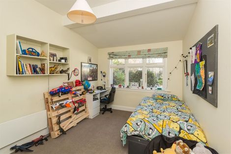 Photo of property in 17 Saint Andrews Square, Strowan, Christchurch, 8052