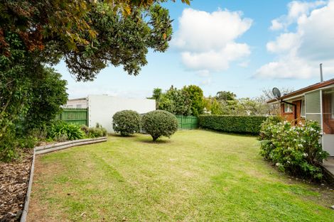 Photo of property in 17 Scanlen Terrace, Kelston, Auckland, 0602
