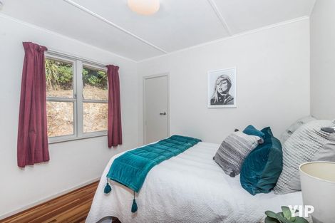 Photo of property in 11 Link Road, Newlands, Wellington, 6037