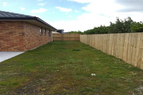 Photo of property in 92 Barbados Way, One Tree Point, 0118