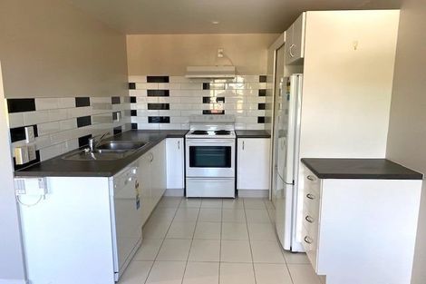 Photo of property in 2/93a Kelburn Parade, Kelburn, Wellington, 6012