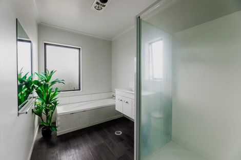 Photo of property in 85 Becker Drive, Weymouth, Auckland, 2103