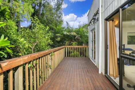 Photo of property in 1/5 Wyvern Place, Glenfield, Auckland, 0629