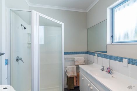 Photo of property in 320 Te Moana Road, Waikanae, 5036