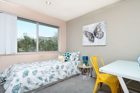 Photo of property in 85 Farquhar Road, Glendene, Auckland, 0602