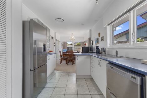 Photo of property in 10 Whiteacres Drive, Sunnyhills, Auckland, 2010