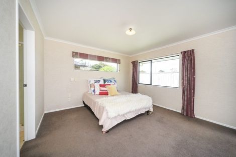 Photo of property in 9 Alpine Grove, Kelvin Grove, Palmerston North, 4414