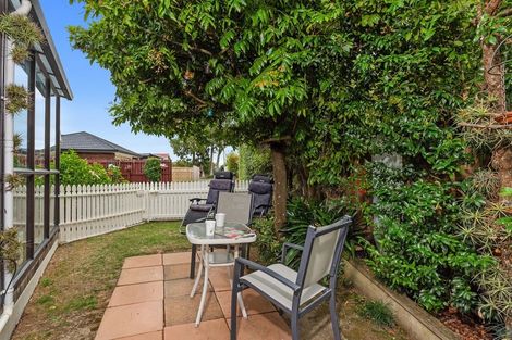 Photo of property in 2/2 Law Street, Torbay, Auckland, 0630