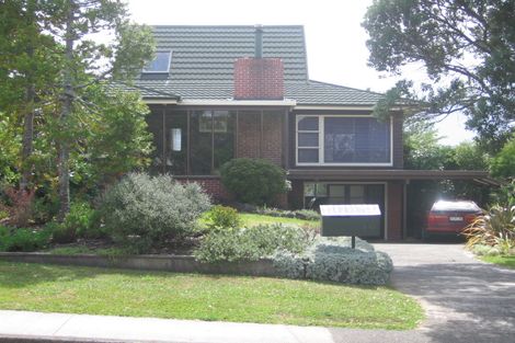 Photo of property in 10 Deuxberry Avenue, Northcote, Auckland, 0627