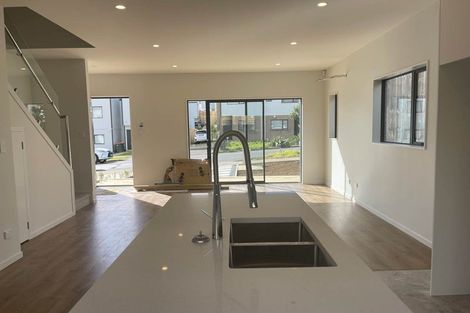 Photo of property in 36b Crestview Rise, Papakura, 2110