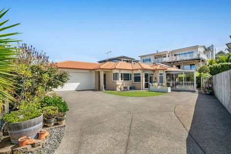 Photo of property in 18 Chesterfield Way, Orewa, 0931