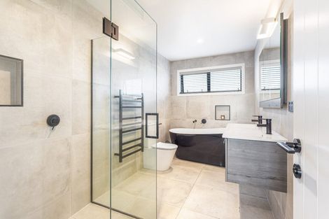 Photo of property in 8 Korako Drive, Kumeu, 0810