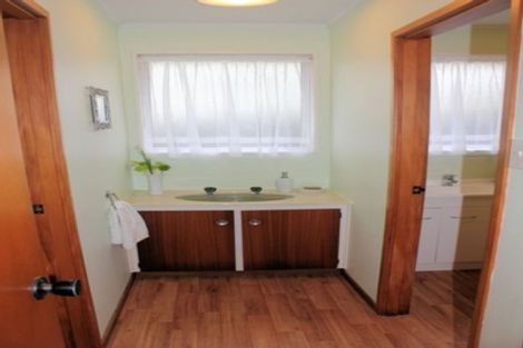 Photo of property in 1/20 Theban Place, Totara Vale, Auckland, 0629