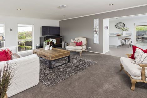 Photo of property in 2/4 Limerick Place, Dannemora, Auckland, 2016