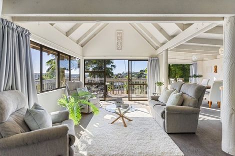 Photo of property in 25 Elliston Crescent, Stanmore Bay, Whangaparaoa, 0932