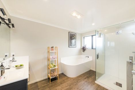 Photo of property in 3 Rangeview Drive, Kelvin Grove, Palmerston North, 4414