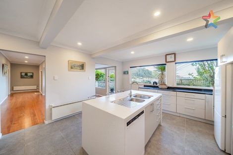 Photo of property in 15 Ferry Road, Days Bay, Lower Hutt, 5013